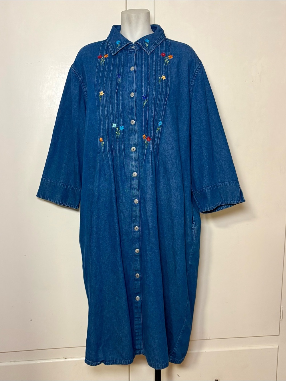 Vintage 90s Drapers & Damon’s Denim Embroidered Collared Button Up Dress